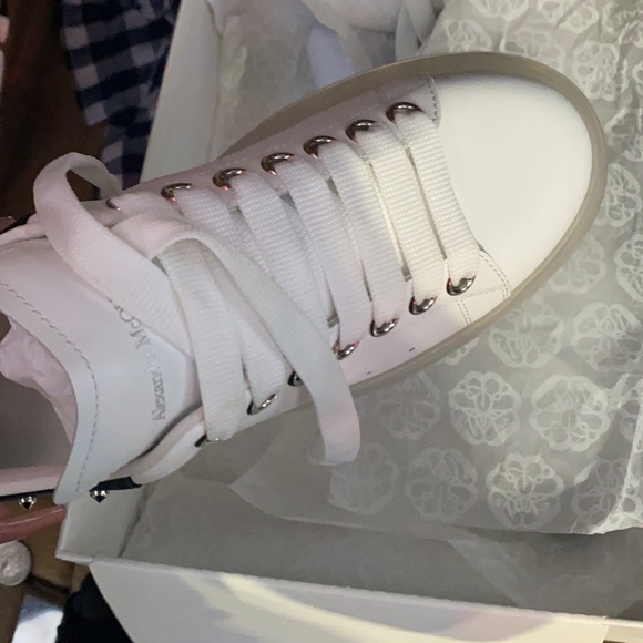Alexander McQueen Sneaker - Picture 2 of 5